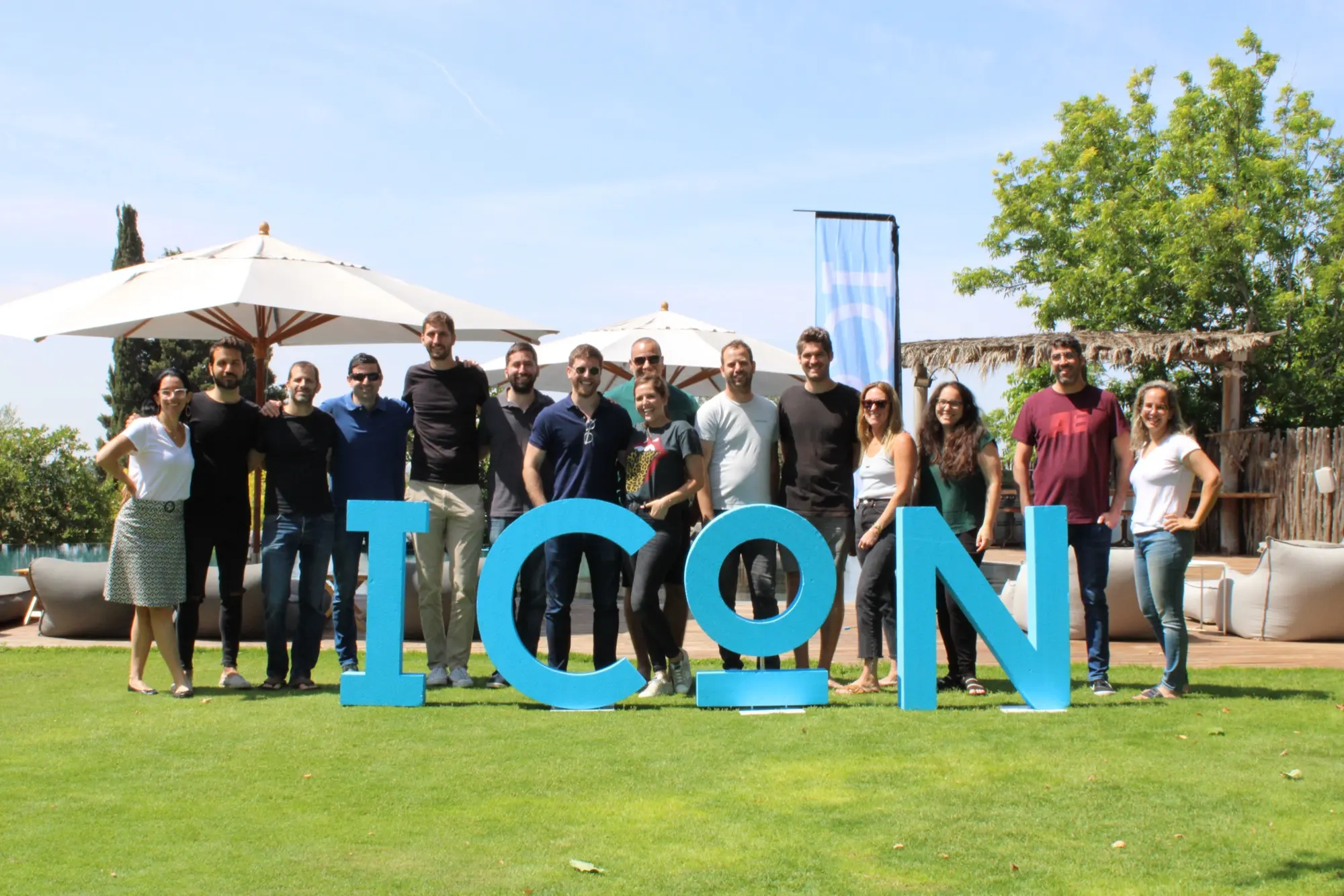 SV101 alumni gathered together at an ICON retreat